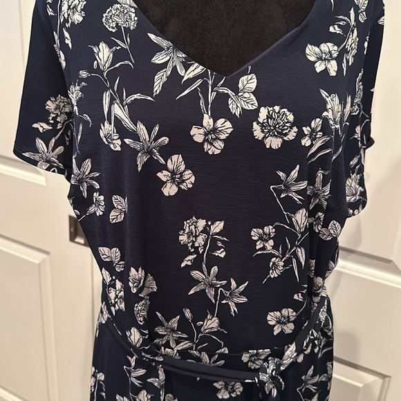 41 Hawthorne dress comes completely lined! - Picture 2 of 3